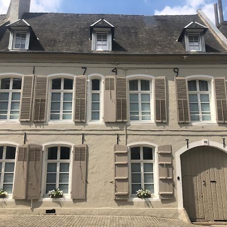 Bed and Breakfast Aux Remparts De Montreuil Montreuil  Exterior foto