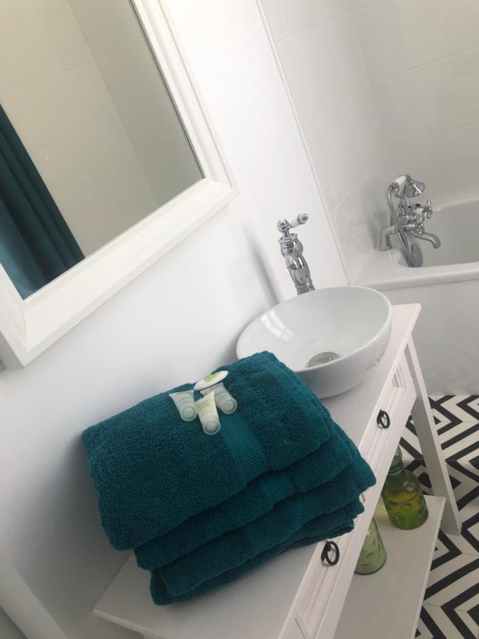 Bed and Breakfast Aux Remparts De Montreuil Montreuil  Exterior foto
