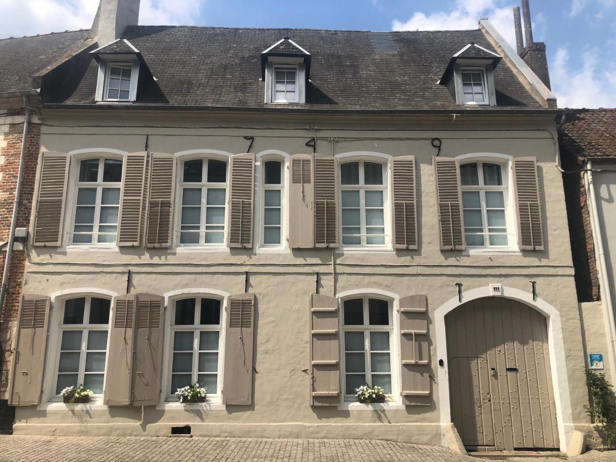 Bed and Breakfast Aux Remparts De Montreuil Montreuil  Exterior foto